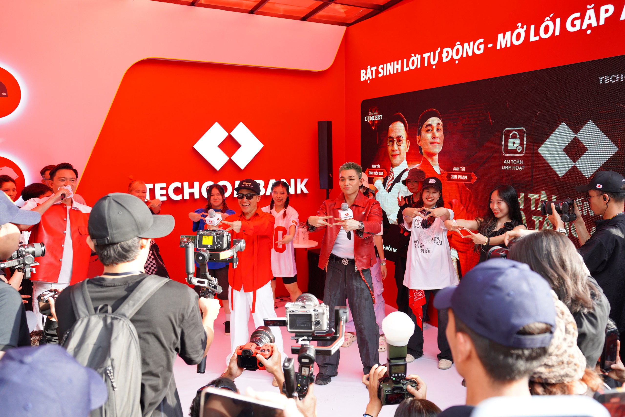 Tiện ích vượt trội cho người hâm mộ